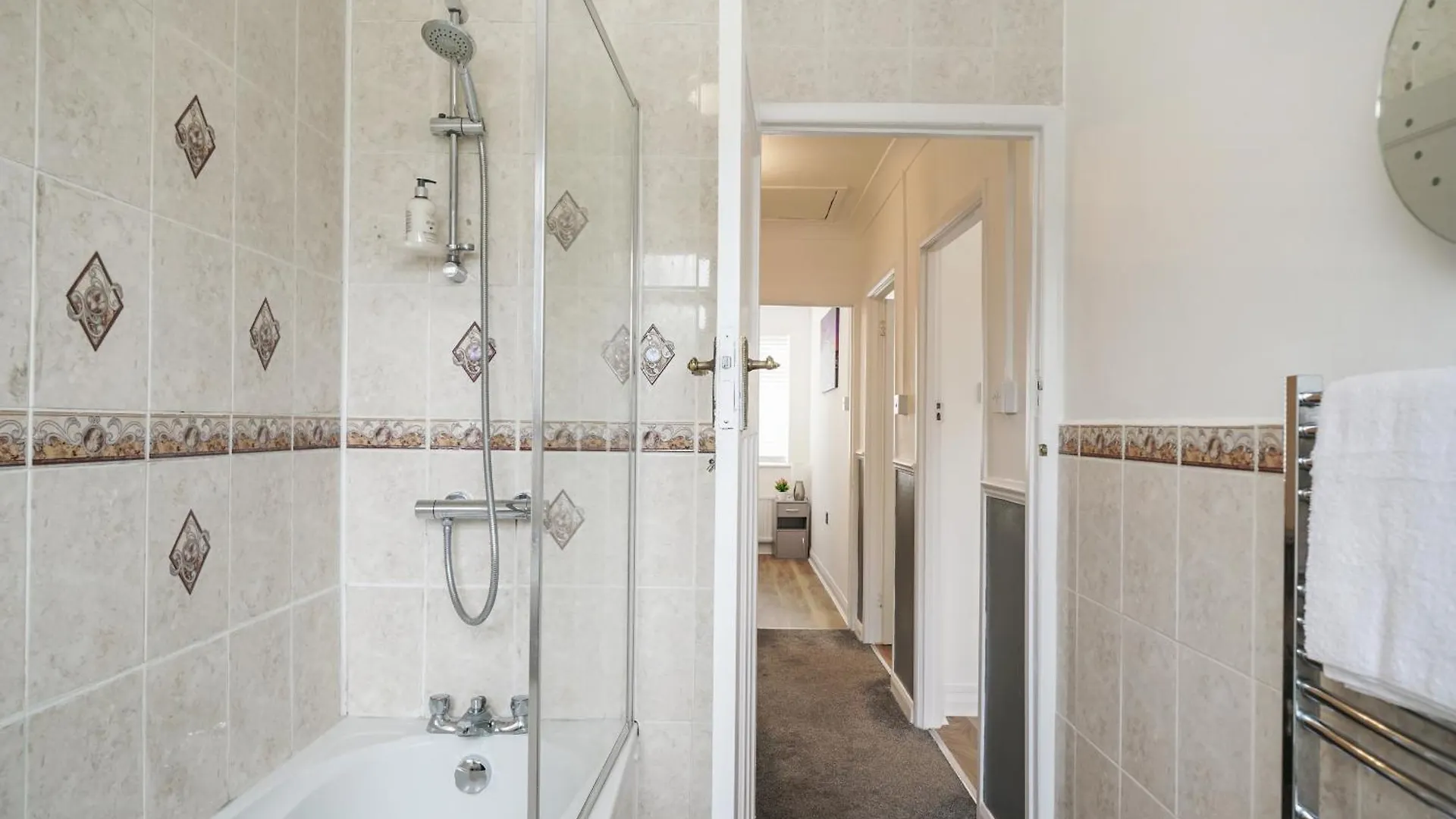 Exclusive 3 Bed House In Welling, London Apartman