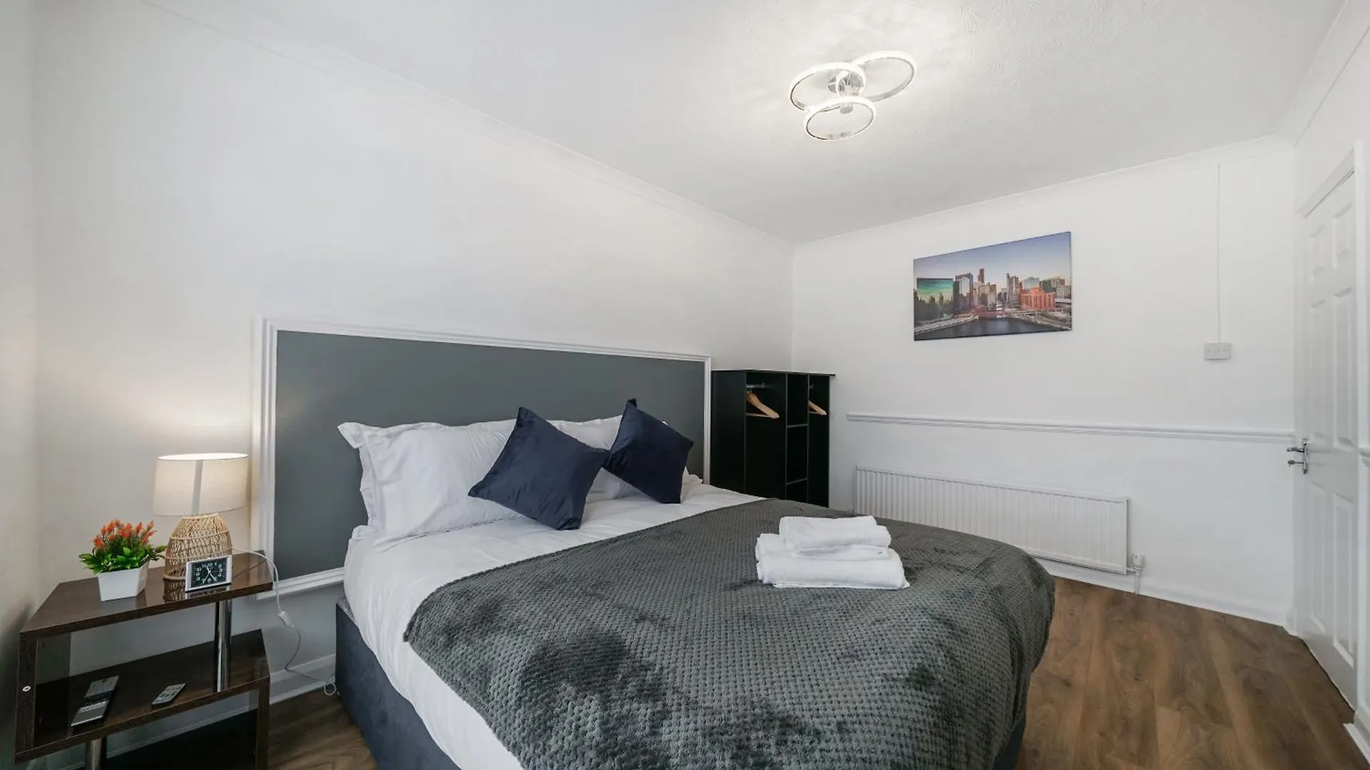 Exclusive 3 Bed House In Welling, London Apartment