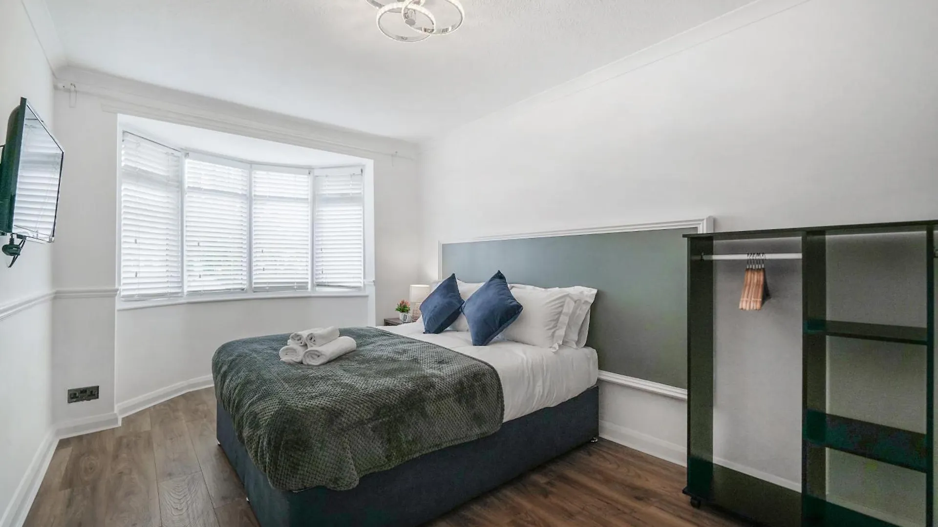 Exclusive 3 Bed House In Welling, London Apartment