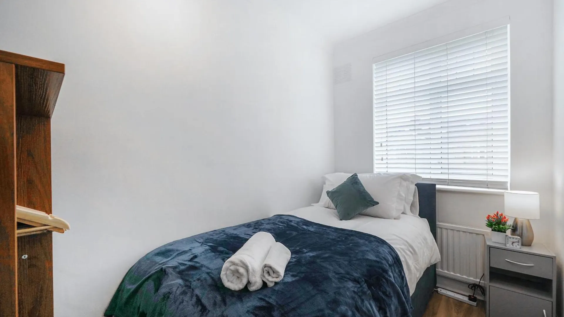 Exclusive 3 Bed House In Welling, London Apartment  Welling